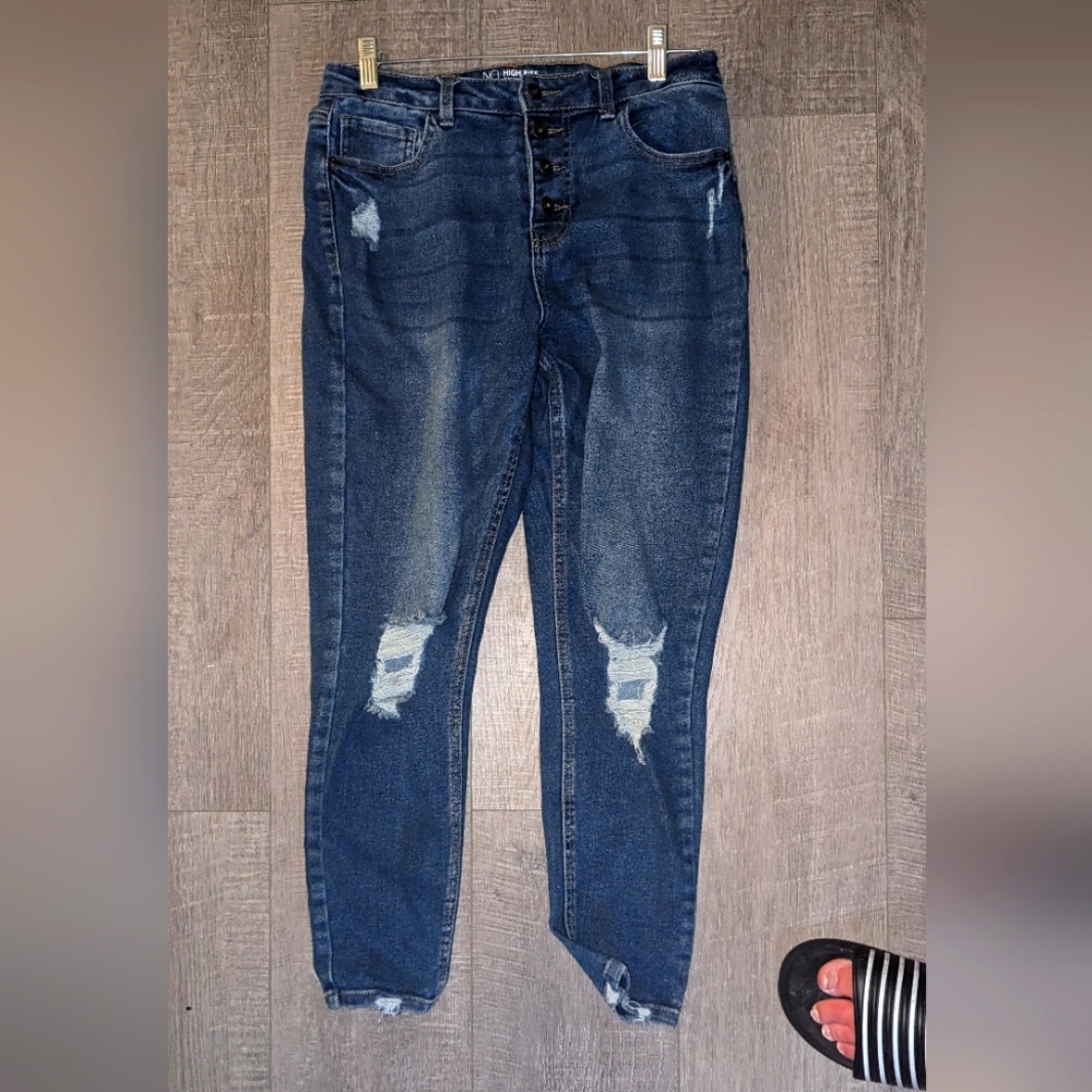 No boundaries high rise skinny capris size 13